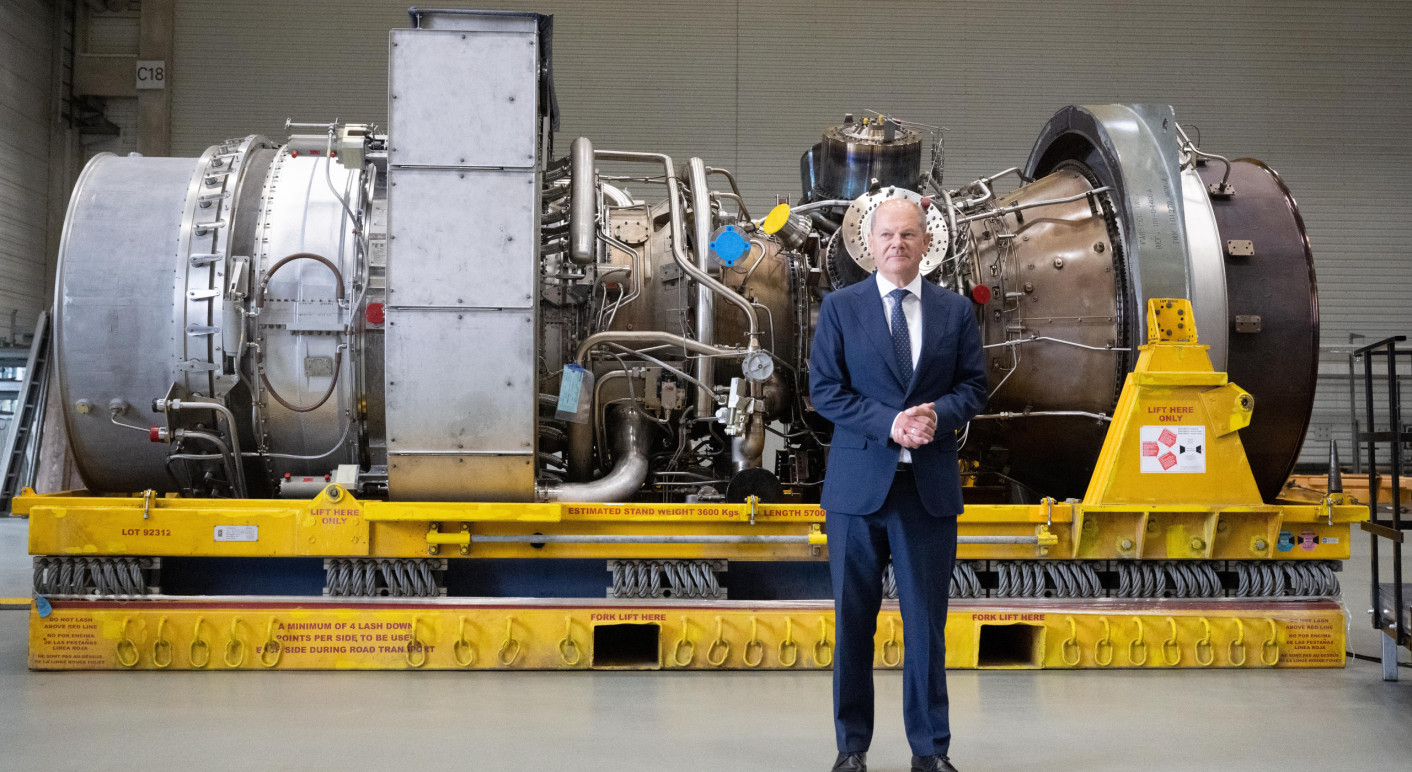 Bundeskanzler Scholz bei Siemens Energy Nord-Stream-Gasturbine
