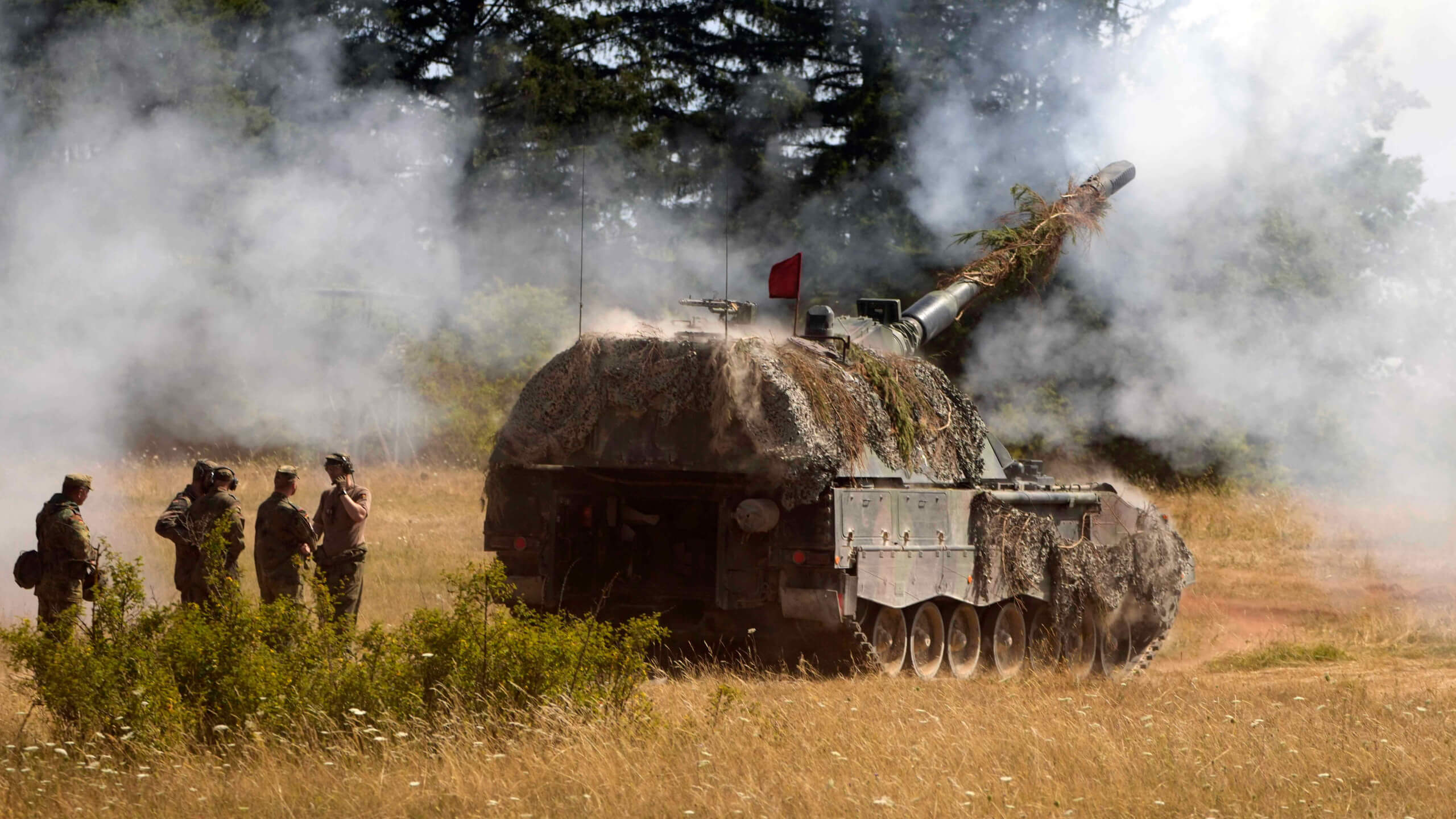 Soldaten üben am 20. Juli 2022 den Einsatz der Panzerhaubitze 2000 bei einer Übung der US-Armee in Grafenwoehr – Symbolbild Nato